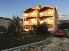 Гостиница Apartments Mladenka  Сукосан